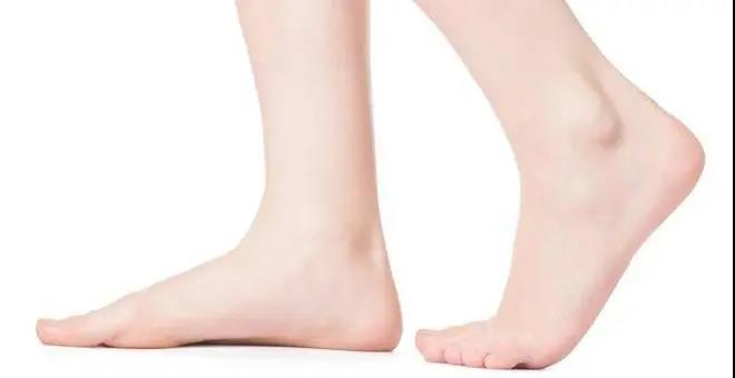 腳底艾灸你以為只是祛寒？竟還有這樣的功效！
